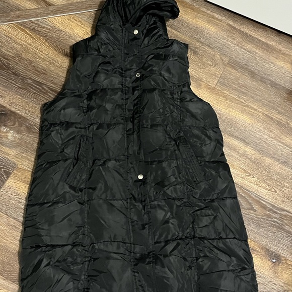 Ladies Long Black Puffy Vest - Picture 4 of 9